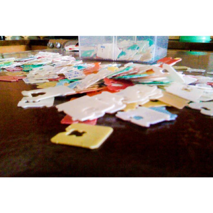 Exploring patterns and data with bread tags and plastic lids (Years F-2)