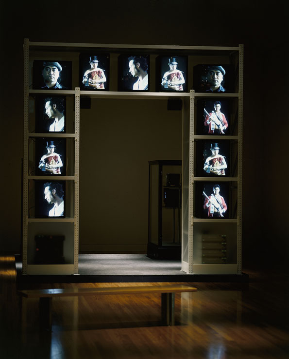 Gateway that contains 11 moving and still images of the artist's Maori friends and family